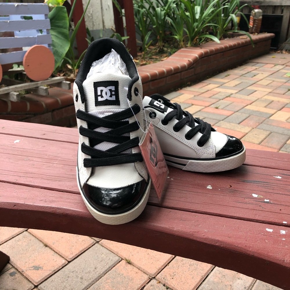 New size 7 DC shoes